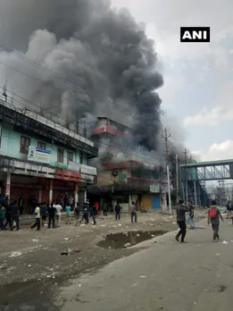 অগ্নিপিণ্ড অৰুণাচল! চৰকাৰী বাসভৱনৰ পৰা পলাই গৈ ৰাজভৱনত আশ্ৰয় মুখ্যমন্ত্ৰীৰ…