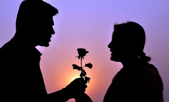 ১০ বছৰ সৰু প্ৰেমিকৰ সৈতে মিলি মহিলাই হত্যা কৰিলে স্বামীসহ ৩ সন্তানক...