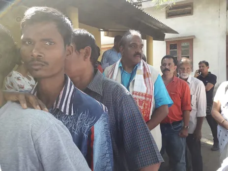 মহাভৈৰৱ মন্দিৰত আশীষ লৈ তেজপুৰৰ কেতেকীবাৰী ভোট কেন্দ্ৰত ভোটদান সাব্যস্ত কংগ্ৰেছ প্ৰাৰ্থী ভানুৰ