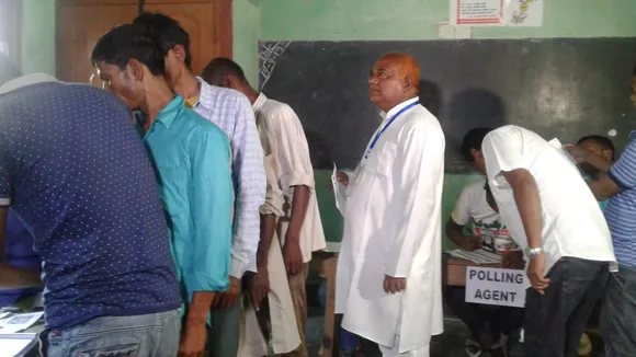 ধুবুৰীত শান্তিপূৰ্ণভাৱে অব্যাহত আছে ভোটগ্ৰহণ, দিনৰ ১১ বজালৈকে ৩১.৫২ শতাংশ ভোটগ্ৰহণ