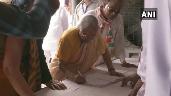 দিল্লীৰ দুই কংগ্ৰেছ প্ৰাৰ্থী শীলা দীক্ষিত আৰু অজয় মাকেণৰ মনোনয়ন পত্ৰ দাখিল