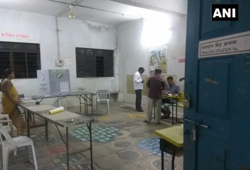 দেশৰ বিভিন্ন প্ৰান্তত ভোটগ্ৰহণৰ বাবে সাজু ভোটগ্ৰহণ কেন্দ্ৰসমূহ…