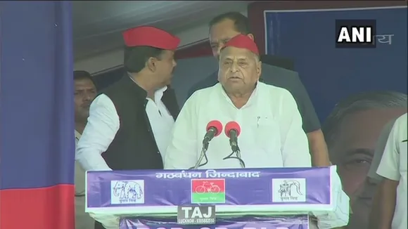 একেখন মঞ্চত মায়াৱতী, মুলায়েম, অখিলেশ…