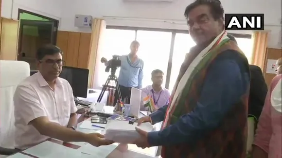 কংগ্ৰেছ প্ৰাৰ্থী শত্ৰুঘ্ন সিনহাৰ মনোনয়নপত্ৰ দাখিল…