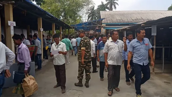 কোকৰাঝাৰত ভোটকেন্দ্ৰলৈ যাত্ৰা আৰম্ভ প্ৰিজাইডিং বিষয়া, প’লিং বিষয়াৰ