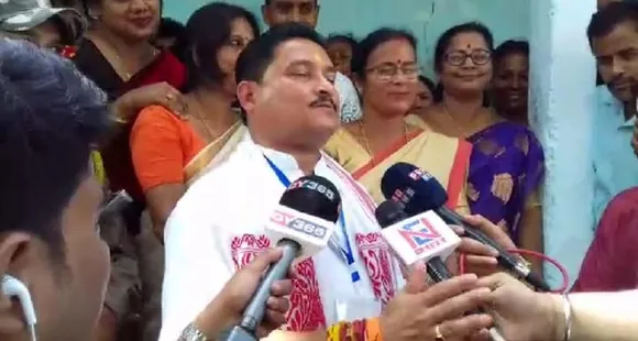 পুৱা ৫ বজাত ১০৮টা বেলগছৰ পাতেৰে শিৱ পূজা, ‘বডি লেংগুৱেজ’ৰে নিৰ্বাচনত বিজয়ৰ সংকেত দিলীপ শইকীয়াৰ