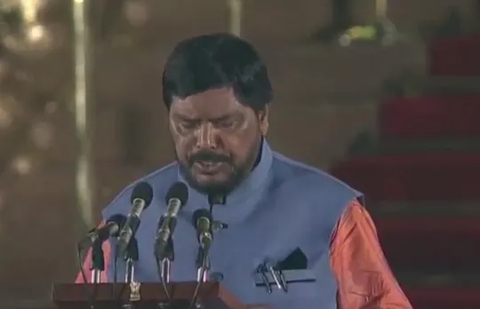 স্বতন্ত্ৰ ৰাজ্যিক মন্ত্ৰীৰূপে শপত গ্ৰহণ ৰামদাস আথৱাল, নিৰঞ্জন জ্যোতিৰ