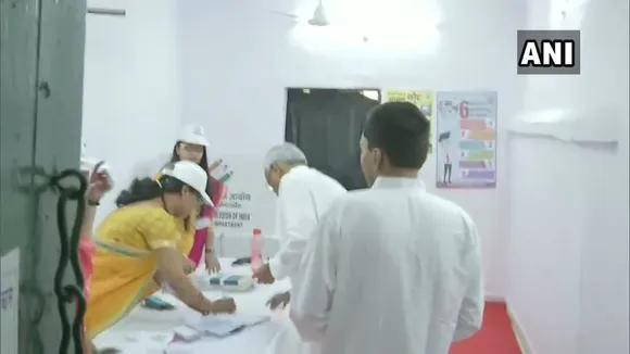 পুৱাই ভোটদান কৰিলে বিহাৰৰ মুখ্যমন্ত্ৰী নীতিশ কুমাৰে
