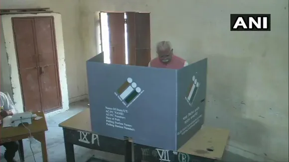 হাৰিয়ানাৰ মুখ্যমন্ত্ৰীয়ে পুৱাই কৰিলে ভোটদান