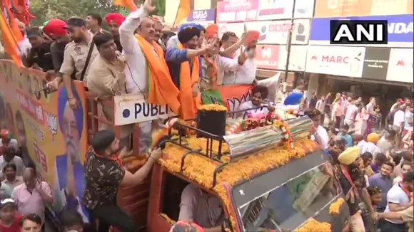 পঞ্জাৱৰ অমৃতসৰত বিজেপি প্ৰাৰ্থী তথা অভিনেতা চানী দেউলৰ বিশাল ৰোড শ্ব’