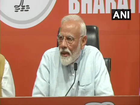 সংবাদ মেল মোডীৰ, সাংবাদিকৰ প্ৰশ্নৰ উত্তৰ দিলে অমিত শ্বাহে! ৰাহুল গান্ধীৰ কটাক্ষ