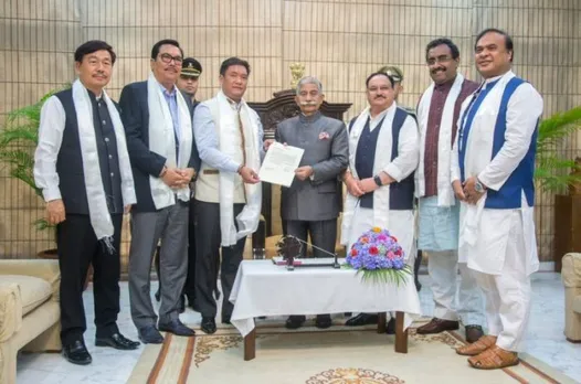 আজি শপত ল’ব অৰুণাচলৰ নতুন চৰকাৰে…