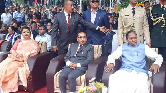 ছিকিম ডেম’ক্ৰেটিক ফ্ৰন্টৰ ২৪ বছৰীয়া শাসন উফৰাই সোমবাৰে ছিকিমত শপত ল’লে নতুন চৰকাৰে