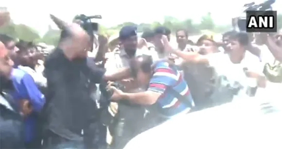 আৰ জে ডি নেতাৰ ব্যক্তিগত সুৰক্ষাকৰ্মীয়ে ফটো সাংবাদিকৰ ওপৰত চলালে আক্ৰমণ, VIDEO…
