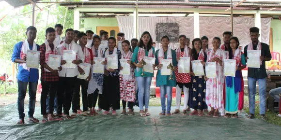 নলবাৰী এলেংগীদল-মুগকুছিত ২৫ মেধাৱী শিক্ষাৰ্থীক সম্বৰ্ধনা…
