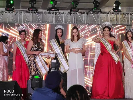 কোকৰাঝাৰৰ প্ৰিয়ংকা আঞ্চালীয়াৰ শিৰত টীন দিব্যা অৱ ইণ্ডিয়া গ্লোৱ, ২০১৯ৰ মুকুট