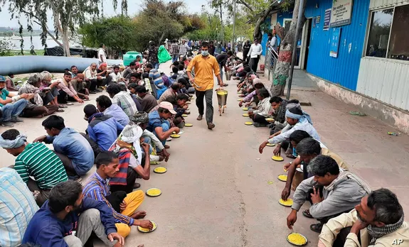 লকডাউনত উপাৰ্জনহীন হৈ পৰা দৰিদ্ৰ লোকৰ সাহায্যত চৰকাৰৰ ব্যয় হ’ব ৬৫,০০০ কোটি টকা…