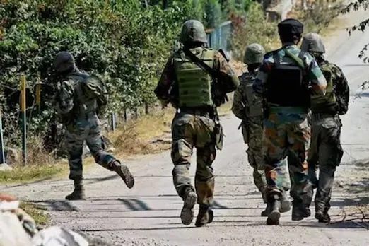 বেয়া খবৰঃ জম্মু-কাশ্মীৰত সন্ত্ৰাসবাদীৰ অভিযানত শ্বহীদ  ২ সেনা বিষয়াসহ ৫ গৰাকী জোৱান..