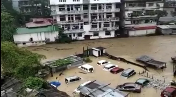 নাহৰলাগুনত বান, লাগুন নদীৰ বানত ওপঙিছে গাড়ী-মটৰ…