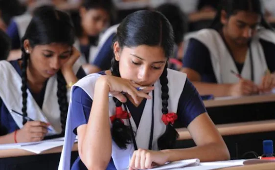 নামভৰ্ত্তিক লৈ হাহাকাৰঃ দৰঙত উচ্চতৰ মাধ্যমিক আৰু স্নাতক পৰ্যায়ত আসন বৃদ্ধিৰ দাবী আছুৰ…