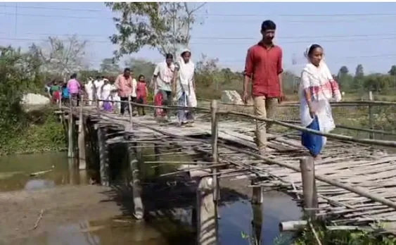 যমনগৰত যমৰ যাতনা: খবৰ লবলৈ আহৰি নাই জনপ্ৰতিনিধিৰ…