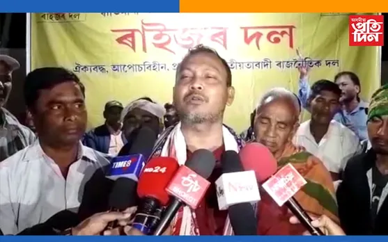 ৬৩ নং চাপাগুৰিত তুংগত উঠিছে ৰাইজৰ দলৰ প্ৰাৰ্থী সুজন দাসৰ নিৰ্বাচনী প্ৰচাৰ
