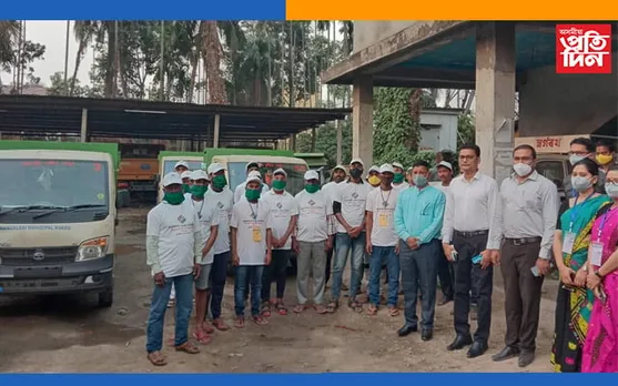 নিৰ্বাচনৰ সজাগতা সৃষ্টিৰ লক্ষ্যৰে দৰং উপায়ুক্তৰ পৌৰকৰ্মীক টি-ছাৰ্ট বিতৰণ…