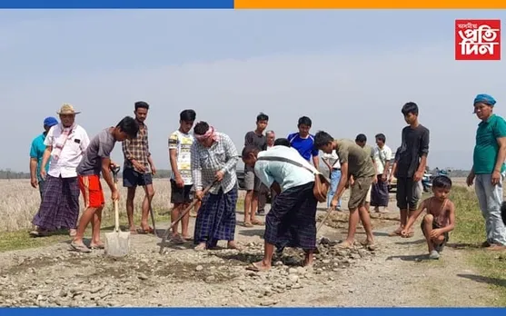 সৰুপথাৰৰ তুৰুং গাঁৱত ৰাইজ নিজেই নামিল পথ মেৰামতিৰ কামত