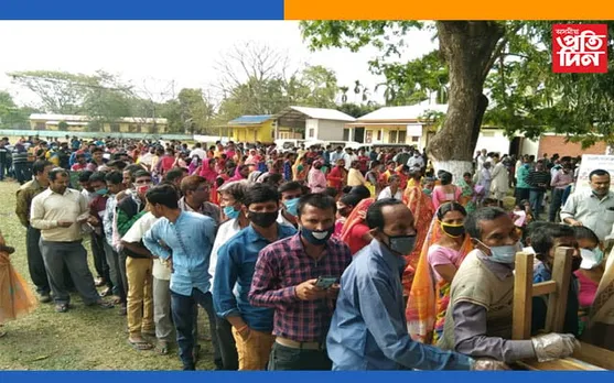 মঙলদৈৰ প্ৰায় সংখ্যক ভোটদান কেন্দ্ৰত ভোটাৰৰ দীঘলীয়া শাৰী…