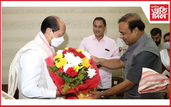 ১০ মিনিটত কি কথা পাতিলেঃ যোৰহাটত বন্ধ কোঠাত নগালেণ্ডৰ মুখ্যমন্ত্ৰীৰে মিলিত হ’ল হিমন্ত বিশ্ব শৰ্মা…