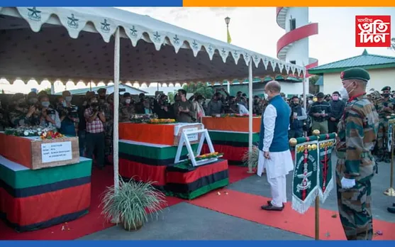 ইম্ফলৰ বীৰ টিকেন্দ্ৰজিত বিমানবন্দৰত কৰ্ণেল বিপ্লৱ ত্ৰিপাঠীসহ ৫ ছহিদলৈ শ্ৰদ্ধাঞ্জলি মুখ্যমন্ত্ৰী এন বীৰেন সিঙৰ…
