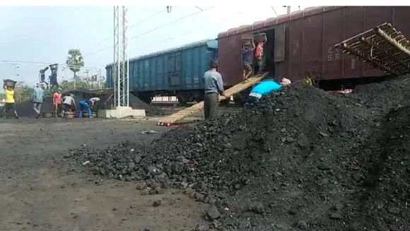 কয়লা ক’ৰ ? অনুসন্ধানত নামিছে চিবিআই , শেনচোৱাৰ লগতে ছয়টাকৈ ৰেল ষ্টেচন কয়লা ব্যৱসায়ীৰ দখলত…