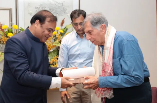 মুম্বাইত উপস্থিত হৈ ৰতন টাটাক ”অসম বৈভৱ” বঁটা প্ৰদান কৰিলে মুখ্যমন্ত্ৰী শৰ্মাই…