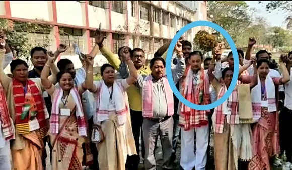 বিৰোধী শূণ্য! জয়লাভ কৰিয়েই গেৰুৱা বসন পিন্ধিলে নিৰ্দলীয় প্ৰাৰ্থী বগেন কোঁৱৰে
