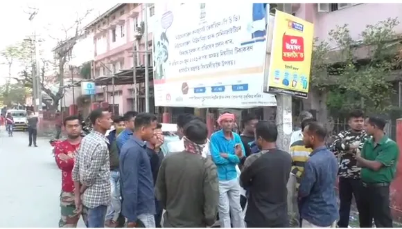 তীব্ৰ বেগী ট্ৰাকে মহতিয়াই নিলে বাইক আৰোহীক, থিতাতে মৃত্যু…