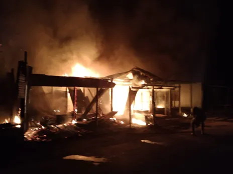 কোকৰাঝাৰত ভয়ংকৰ অগ্নিকাণ্ড, ৯খনকৈ দোকান ভষ্মীভূত…