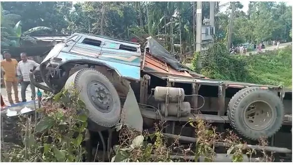 নগাঁও মৰিগাঁও সংযোগী কাকমাৰীত পথ দুৰ্ঘটনা