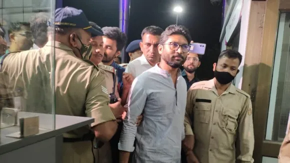 এটা বিৰ্তকিত টুইটঃ গুজৰাটৰ পৰা কংগ্ৰেছ বিধায়ক জিগনেশ মেৱানীক গ্ৰেপ্তাৰ কৰিলে অসম আৰক্ষীয়ে…