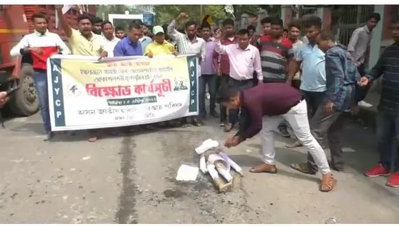 প্ৰতিবাদত উত্তাল মঙলদৈ…