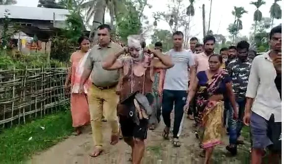 মুখত চূণ সানি,চেণ্ডেলৰ মাল পিন্ধাই উত্তম-মাধ্যম ৰাইজৰ, কৰিছিল জঘন্য কাণ্ড…