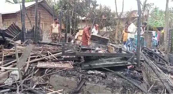 ভয়ংকৰ অগ্নিকাণ্ডত ভস্মীভূত বাসগৃহ…