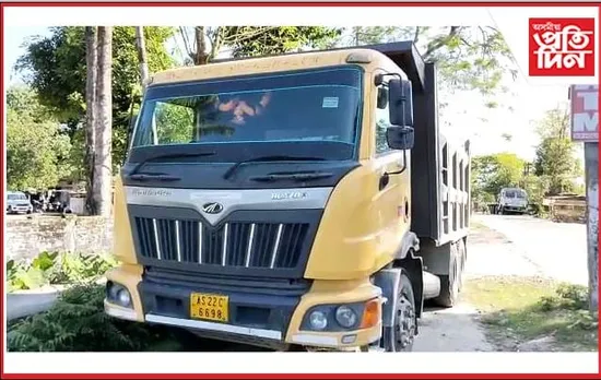 বিদ্যালয়ৰ পৰা ঘৰলৈ আহি থকা অৱস্থাত ডাম্পাৰে মহটিয়ালে ছাত্ৰক…