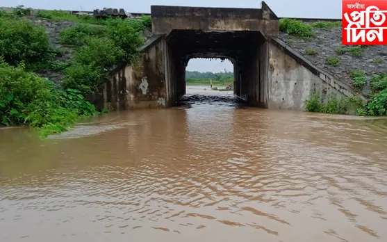 সুৰংগ পথ জলমগ্ন,  ৰে’লৰ খুন্দাত এজনৰ মৃত্যু…