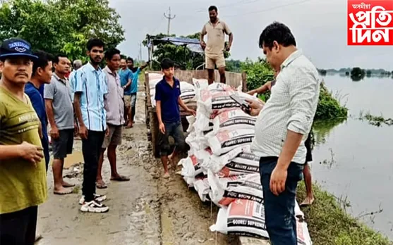 ঢকুৱাখনা মহকুমাত ২৪২০ টা পৰিয়াল বানাক্ৰান্ত, সাহায্য সামগ্ৰী বিতৰণ অব্যাহত…