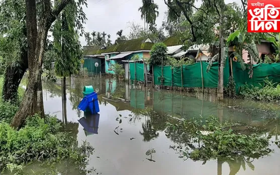 এজাক বৰষুণতে ডুবিল সাৰ উদ্যোগৰ আবাসিক এলেকা, লক্ষাধিক মূল্যৰ সামগ্ৰী নষ্ট…