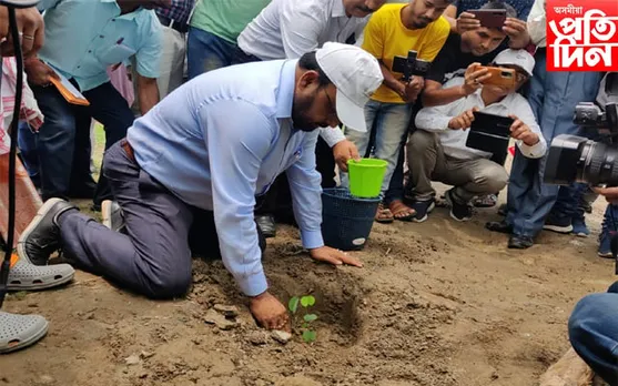 শ্যমলী কলিয়াবৰ;১৫ মিনিটত ১ লাখ গছপুলি ৰোপণ…