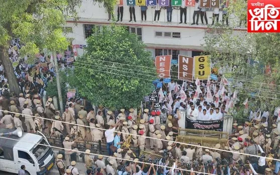 ‘কা’ প্ৰত্যাহাৰ আৰু অন্যান্য কেইবাটাও দাবীৰে আছুৰ ২ ঘণ্টাৰ প্ৰতিবাদ…