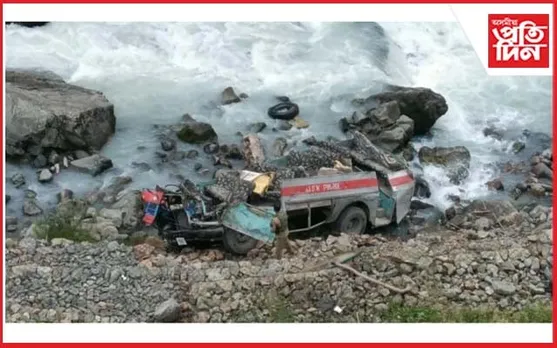 ৩৯ জন জোৱান কঢ়িয়াই নিয়া সেনাৰ বাহন বাগৰিল নদীতঃ ৭ জনৰ থিতাতে মৃত্যু, সংকটজনক আন বহুজন…