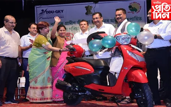 নগাঁৱত সখী এক্সপ্ৰেছ আচঁনিৰ অধীনত স্কুটি বিতৰণ  মন্ত্ৰী অশোক সিংঘালৰ…