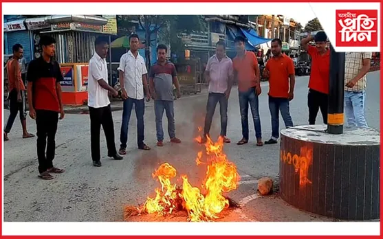 ঢকুৱাখনাত প্ৰতিকৃতি জ্বলিল আঙুৰলতা ডেকাৰ…